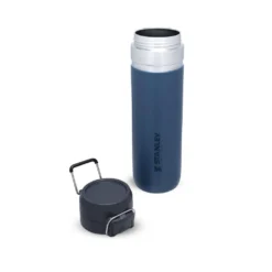 Stanley The Quick Flip Water Bottle 0.7L Blauw 6 Stanley The Quick Flip Water Bottle 0.7L Blauw -Kampeer Plezier 94423 stanley the quick flipwater bottle 0.70l blauw